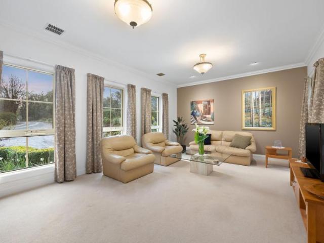 For Rent 4 Bedroom House Park Orchards VIC DS105819696