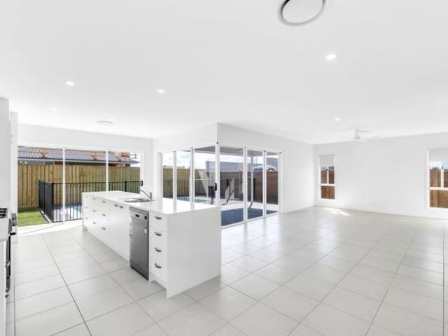 For Rent 4 Bedroom House Pelican Waters QLD DS103403320