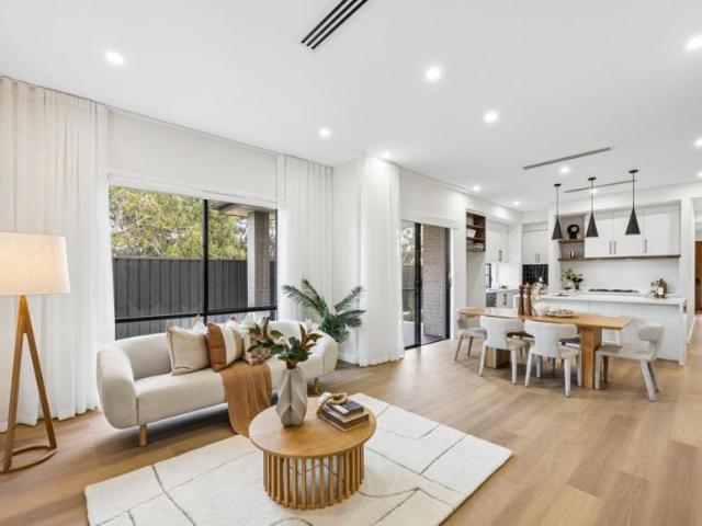For Rent 4 Bedroom House Woodcroft, SA DS105977003
