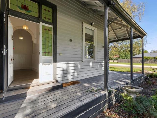 For Rent 4 Bedroom House Woodend VIC DS102751631