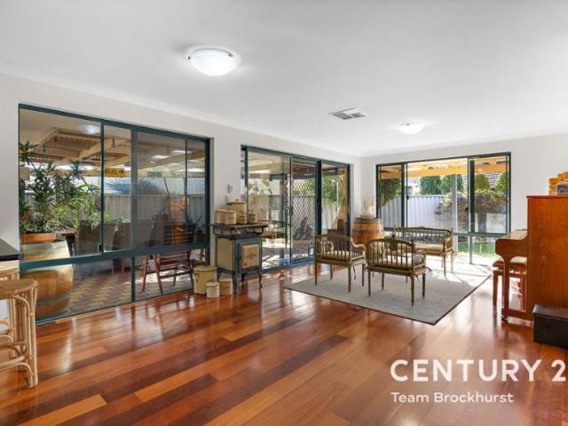 For Rent 4 Bedroom House Waikiki, WA DS104846463