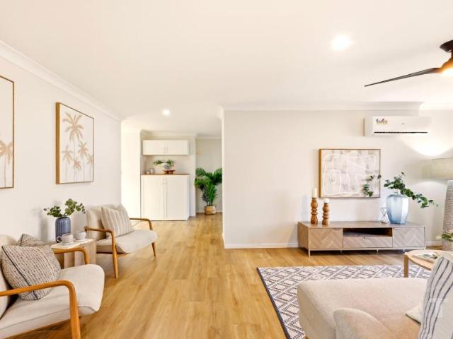 For Rent 4 Bedroom House Wakerley QLD DS102208353