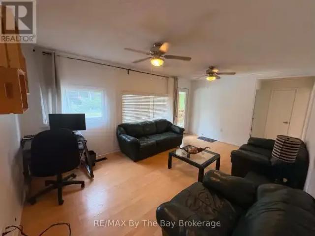 For Rent 4 Bedroom House Wasaga Beach ON DS104754095