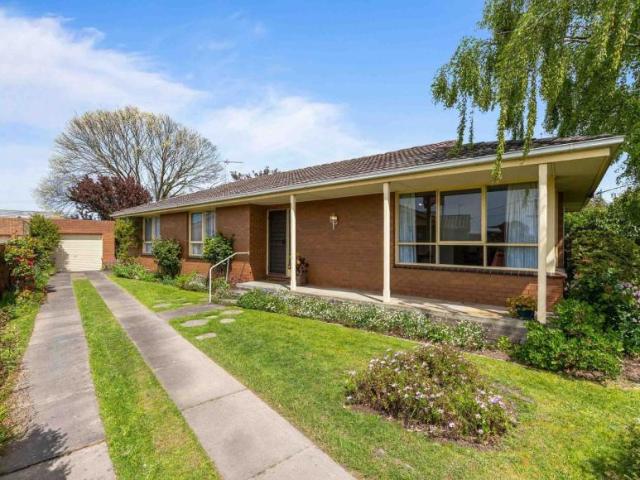 For Rent 4 Bedroom House Wendouree VIC DS106168272