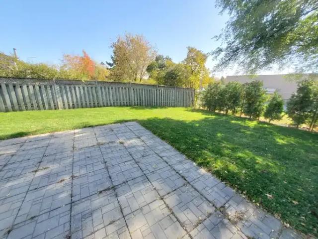 For Rent 4 Bedroom House Whitby ON DS104401603
