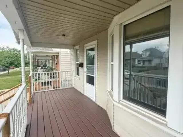 For Rent 4 Bedroom House Windsor ON DS104638541