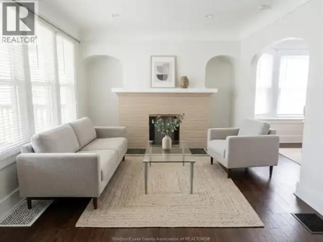 For Rent 4 Bedroom House Windsor ON DS105602242
