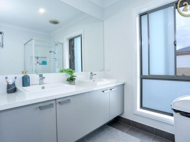 For Rent 4 Bedroom House Thurgoona, NSW DS102759830