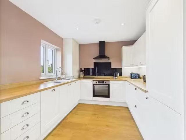 Cheap 4 bedroom semi detached house for rent in Badger Gate, T.