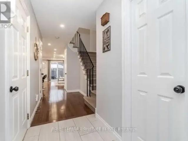 For Rent 4 Bedroom Townhouse Milton ON DS103652839