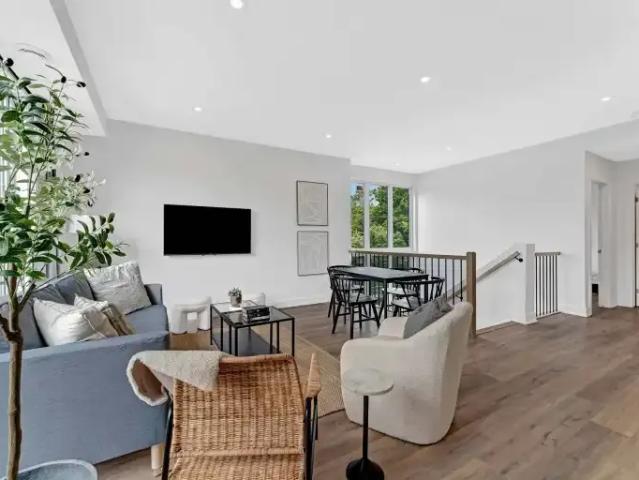 For Rent 4 Bedroom Townhouse Ottawa ON DS100669059