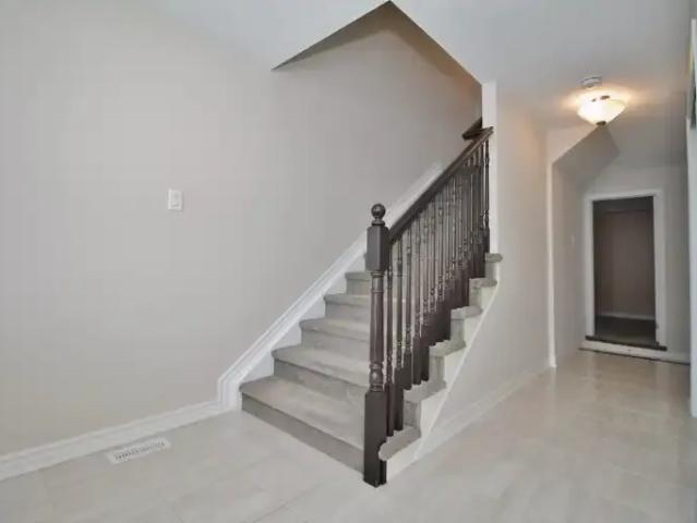 For Rent 4 Bedroom Townhouse Ottawa ON DS105704026