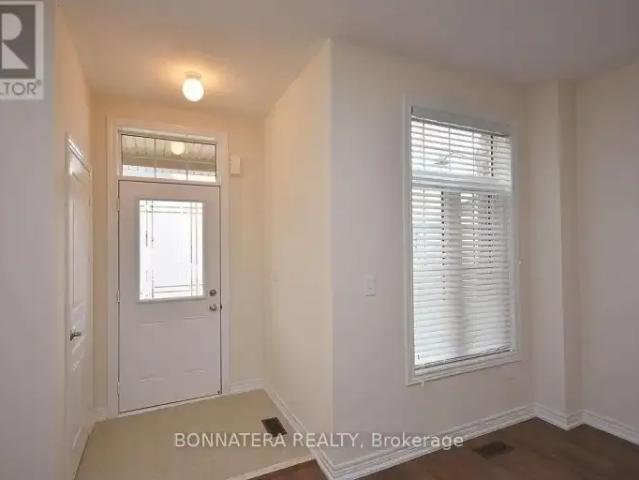 For Rent 4 Bedroom Townhouse Oakville ON DS104506942