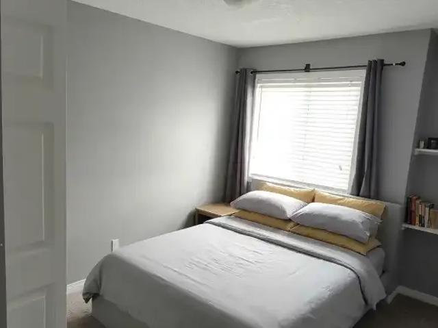 For Rent 4 Bedroom Townhouse Airdrie AB DS105859232