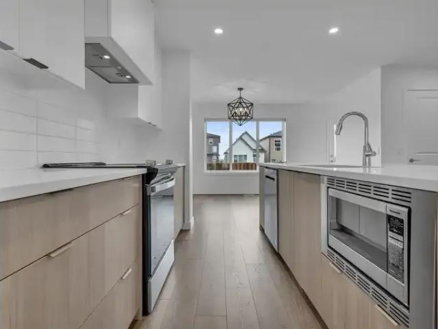 For Rent 4 Bedroom Townhouse Calgary AB DLS104876650