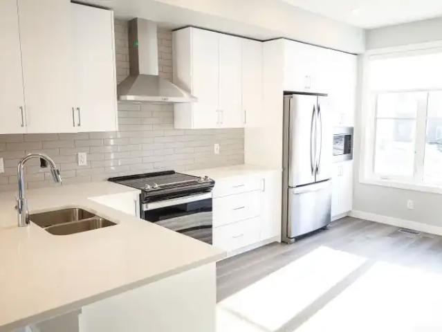 For Rent 4 Bedroom Townhouse Calgary AB DS105135581