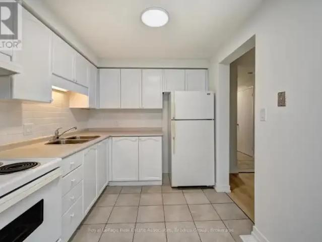 For Rent 4 Bedroom Townhouse Cambridge ON DS104711660