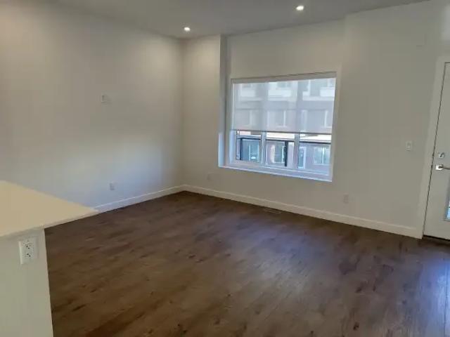 For Rent 4 Bedroom Townhouse Chestermere AB DS104181121