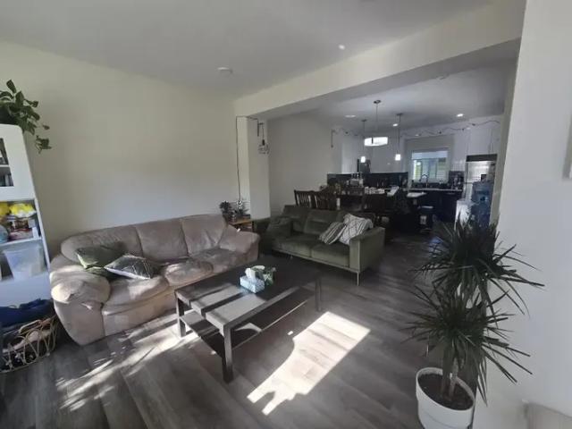 For Rent 4 Bedroom Townhouse Edmonton AB DS104401191
