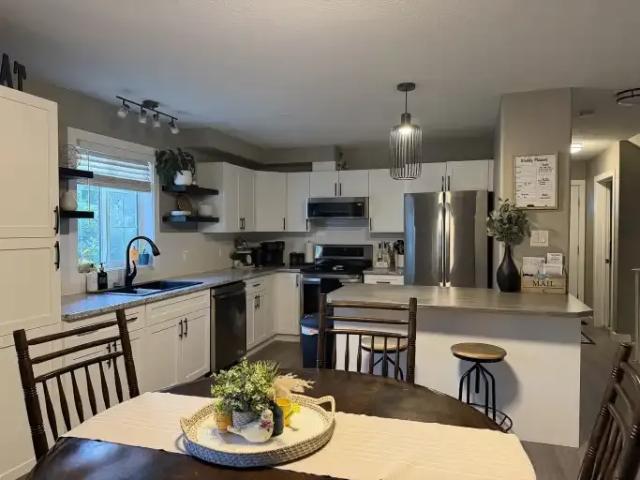 For Rent 4 Bedroom Townhouse Edmonton AB DS104506766
