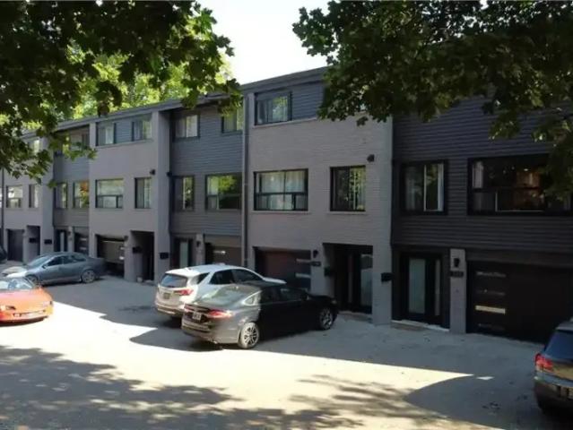For Rent 4 Bedroom Townhouse Kitchener ON DS105674882
