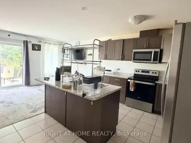 For Rent 4 Bedroom Townhouse Kitchener ON DS105704323