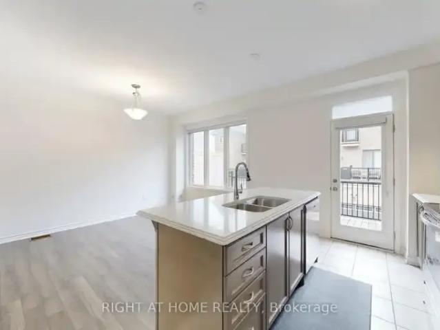 For Rent 4 Bedroom Townhouse Richmond Hill ON DS105674883