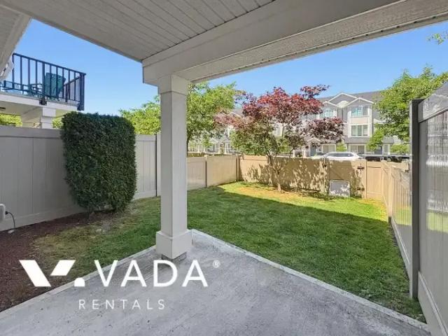For Rent 4 Bedroom Townhouse Surrey BC DS104401679