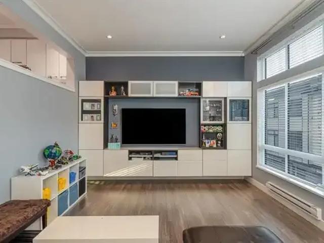 For Rent 4 Bedroom Townhouse Surrey BC DS105004587