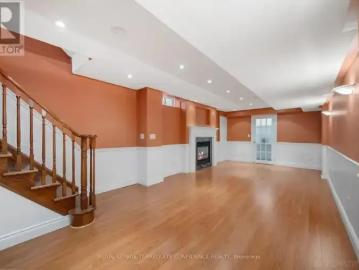 For Rent 4 Bedroom Townhouse Vaughan ON DS103119144
