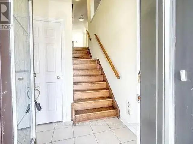 For Rent 4 Bedroom Townhouse Vaughan ON DS104000267