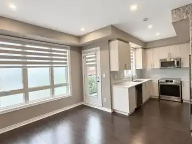 For Rent 4 Bedroom Townhouse Vaughan ON DS105602244