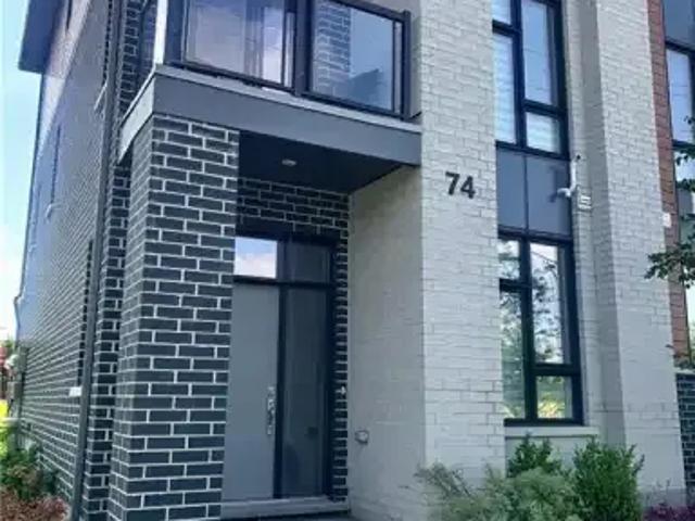 For Rent 4 Bedroom Townhouse Waterloo ON DS103740104