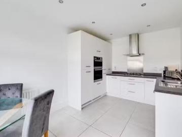 Nice 4 bedroom terraced house for rent in Dragoon Drive, Saigh.