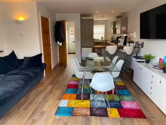 For Rent! 4 bedroom terraced house for rent in New Writtle Str.