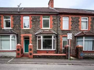 Unique 4 bedroom terraced house for rent in Woodland Terrace.