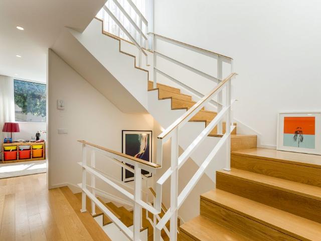 For rent, 4 bedroom villa with garden in Porto