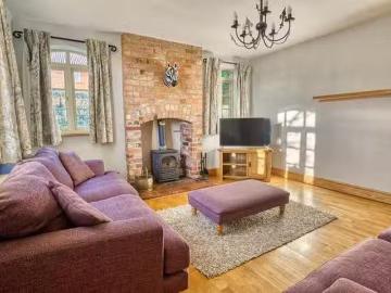 Charming 4 BR Dunham Road