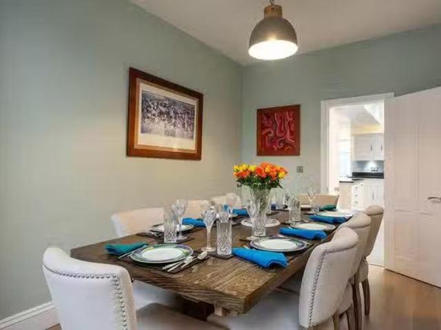 Just in! 4 BR Grosvenor Avenue