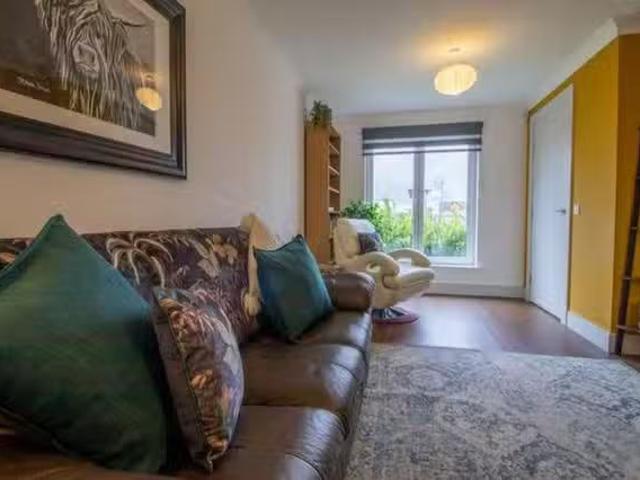 Cheap 4 BR Hawk Avenue