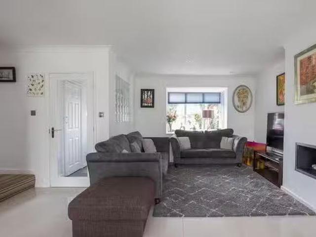New 4 BR Straight Road