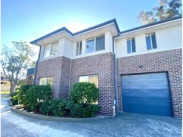 Charming 4 BR 1/48 Barry Street, CAMBRIDGE PARK Townhouse for.