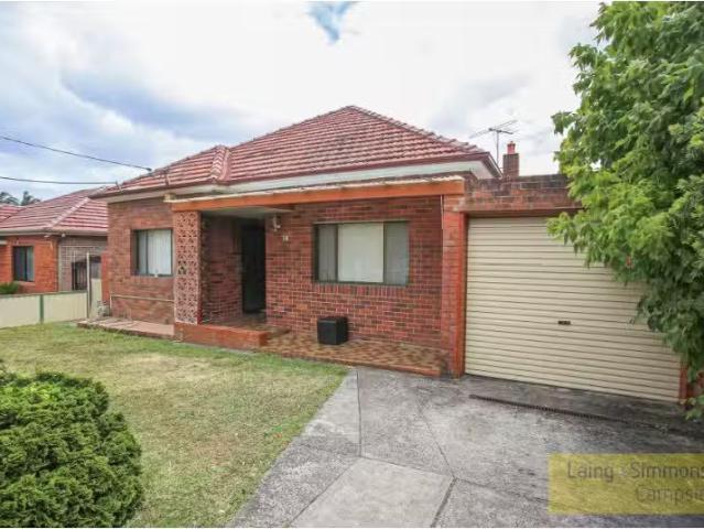 Nice 4 BR 14 Mac Donald Crescent, Bexley North House for rent.