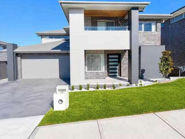 Unique 4 BR 151 Flynn Avenue, Middleton Grange House for rent.