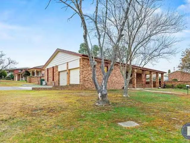 Unique 4 BR 15 Normoyle Crescent, Young, NSW 2594