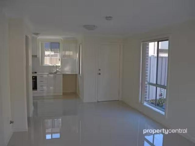 Cheap 4 BR 1/75 Canberra Street, OXLEY PARK House for rent Li.
