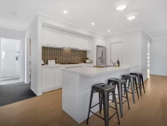 For Rent! 4 BR 178 Heather Grove, Clyde North VIC 3978 House.