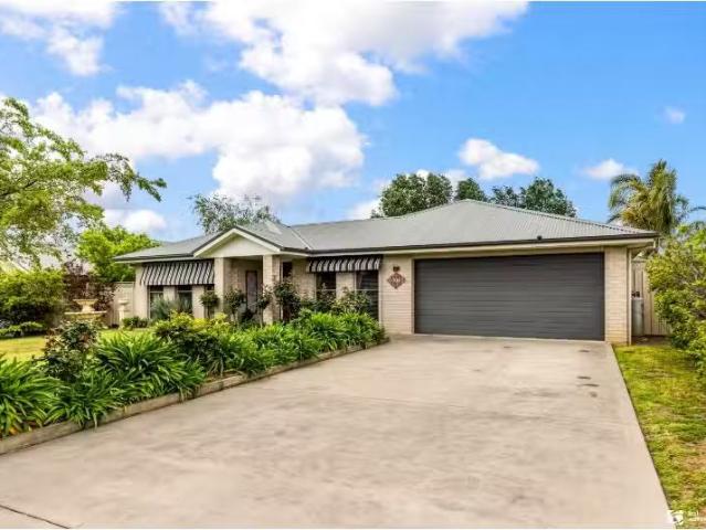 Deal! 4 BR 17 Kellett Drive, MUDGEE House for rent Listed by.