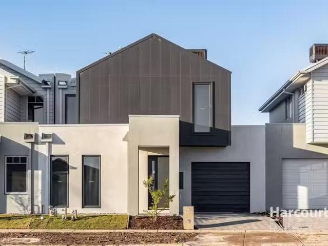 Cozy 4 BR 17 Pittsburgh Road, Kalkallo, VIC 3064 Townhouse f.