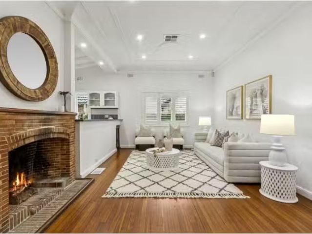 Rental! 4 BR 18 Nardoo Road, Willoughby House for rent Listed.